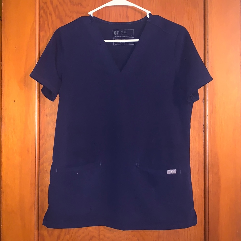 Figs casma 3 pocket scrub top